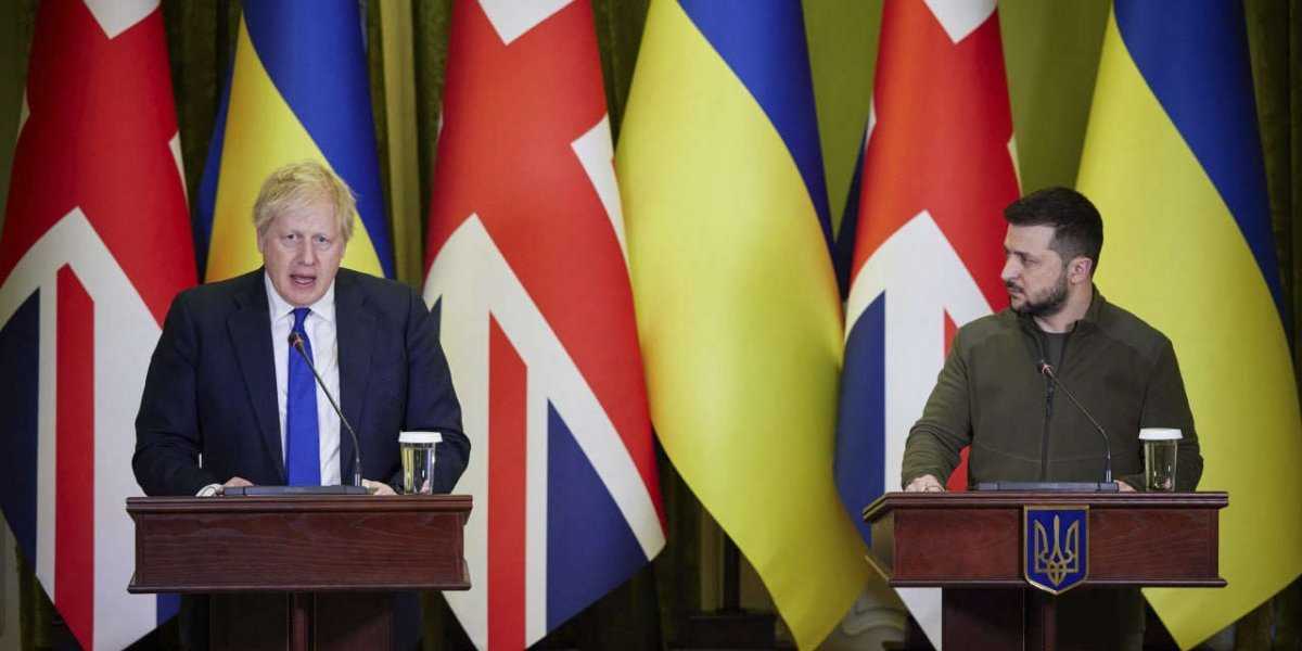 «У него своя выгода»: политолог объяснил истинную цель визита Джонсона в Киев