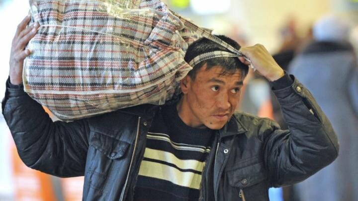 «Чемодан – вокзал – Воронеж»: противоречия с таджиками идут из 90-х. Мигрантский вопрос добавил масла в огонь