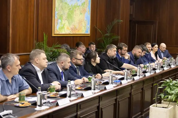 Подоляка: «Как небо и земля». Военкоры на встрече в МО сравнили Белоусова и Шойгу