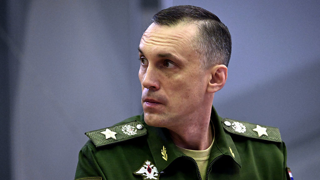 Белоусов только лишь набирает обороты. Министр сдует пыль и со старых дел. Сердюкову пора начинать беспокоиться