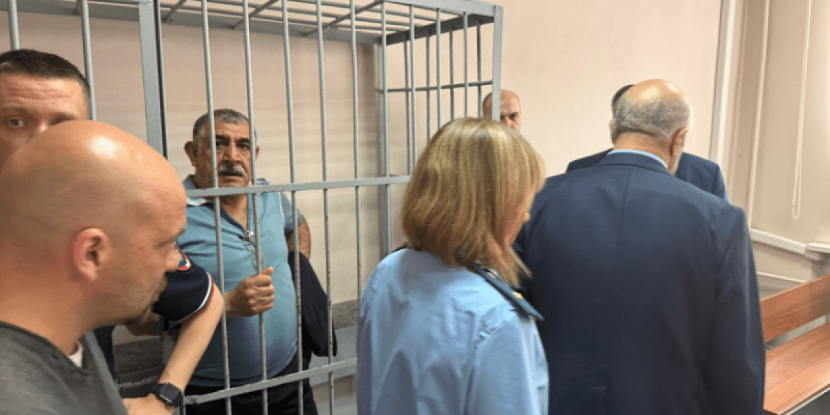 «Нити этого дела тянутся на самый верх»: почему после массового задержания этнической ОПГ в Екатеринбурге в Баку начали «биться в истерике»