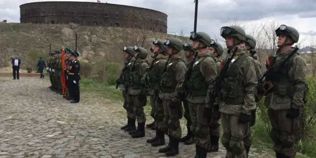 Выхода не осталось, это подготовка к войне с Азербайджаном. Как угодно надо выкидывать Пашиняна и мириться с Грузией Выхода не осталось, это подготовка к войне с Азербайджаном. Как угодно надо выкидывать Пашиняна и мириться с Грузией