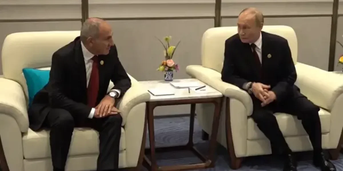 Алиев стоял недовольный с краю, Рахмон опять рядом с Путиным. А знаете, кто войдет в «тройку главных» на Параде 3 сентября?