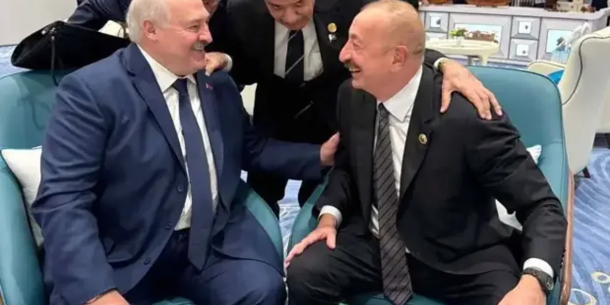 Алиев стоял недовольный с краю, Рахмон опять рядом с Путиным. А знаете, кто войдет в «тройку главных» на Параде 3 сентября?