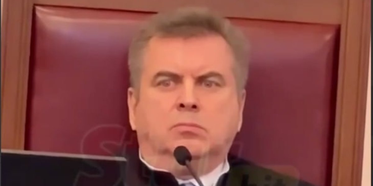 Дело Долиной поменяло лица. Посмотрите на судью! А что с крышей будет? Дело Долиной поменяло лица. Посмотрите на судью! А что с крышей будет?