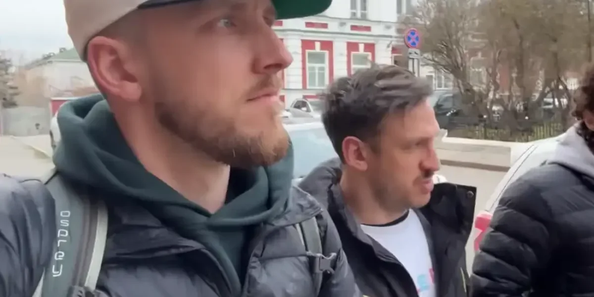 «Как это пережить?» Блогеры из Канады постучались в обычный сельский дом в России: дальше случилось немыслимое «Как это пережить?» Блогеры из Канады постучались в обычный сельский дом в России: дальше случилось немыслимое