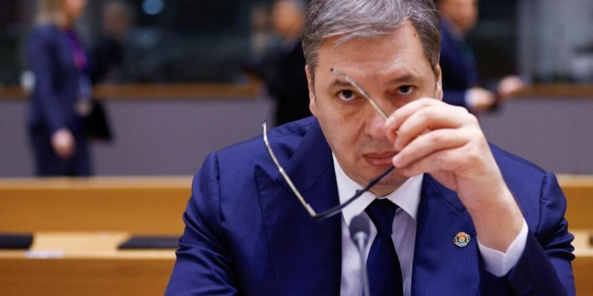 «Сидеть на двух стульях» не выйдет: Вучичу придётся сделать выбор «Сидеть на двух стульях» не выйдет: Вучичу придётся сделать выбор