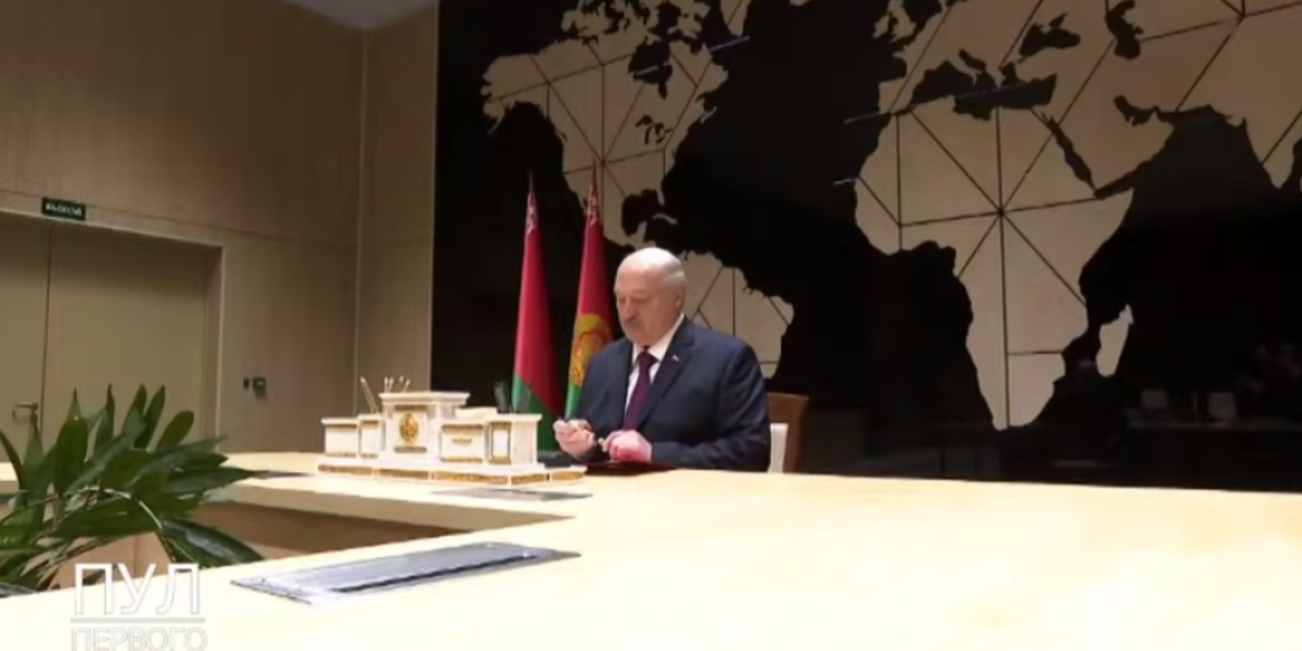 Лукашенко сломали? Этот договор батьке будет стоить огромных денег Лукашенко сломали? Этот договор батьке будет стоить огромных денег