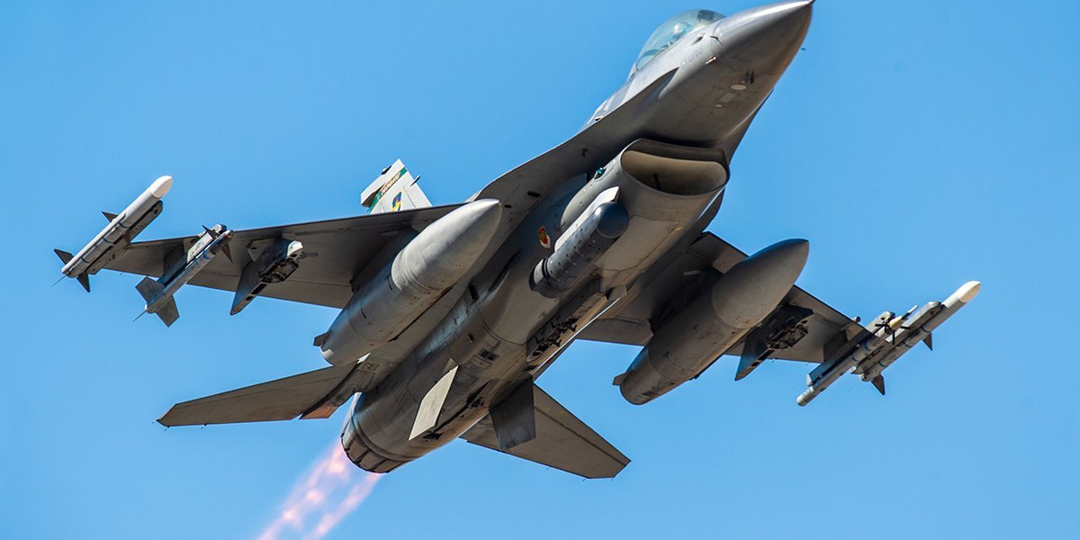 Неловкая ситуация: в Китае высмеяли американские истребители F-35, которые США выпускают без радаров Неловкая ситуация: в Китае высмеяли американские истребители F-35, которые США выпускают без радаров