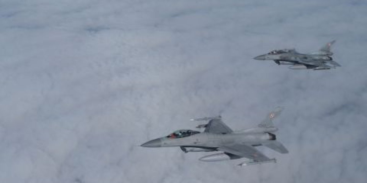 Союзники своих не бросают: Кувейт сбил три американских истребителя над своей территорией Союзники своих не бросают: Кувейт сбил три американских истребителя над своей территорией